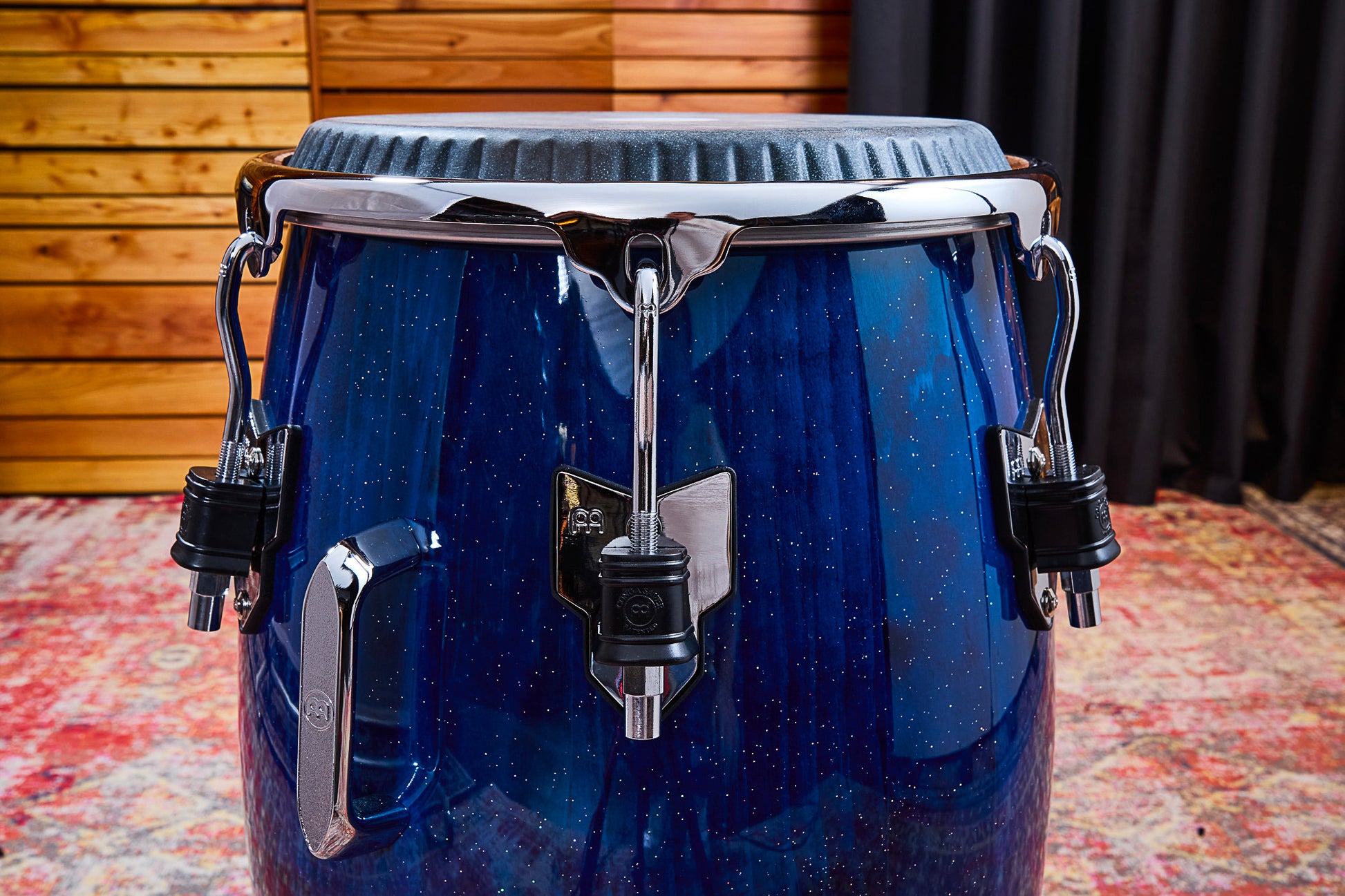 Quinto William 'Kachiro' 11", fût pin de Nouvelle-Zélande 3 plis, hauteur 76.2cm, peau cuir de veau noir, cercles SSR 4mm