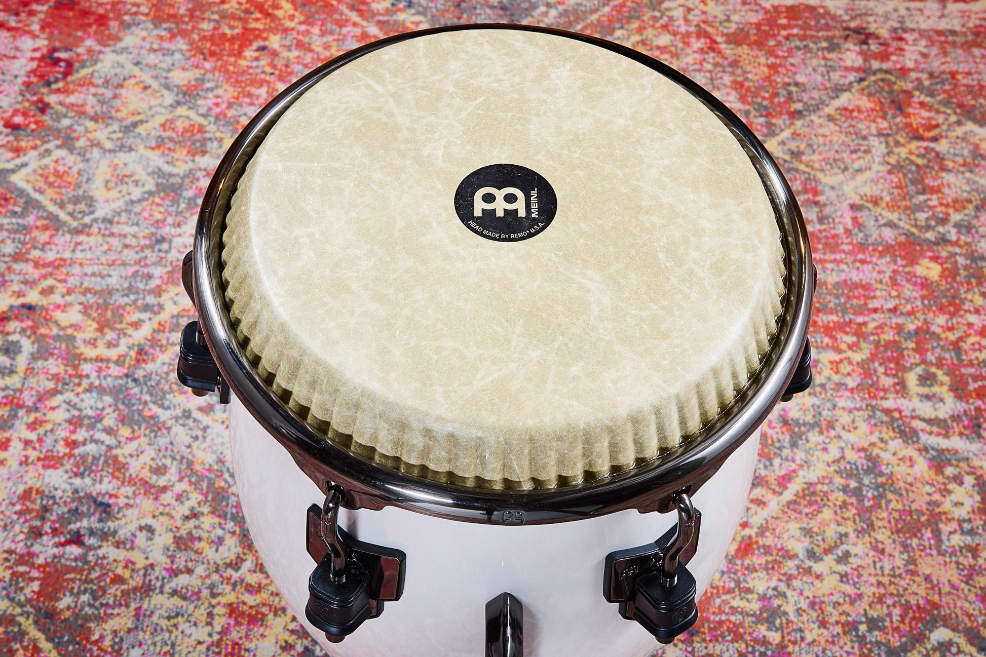 Tumba Roberto Serrano 12"1/2, fût Chêne Siam 3 plis, hauteur 76.2cm, peau Fiberskyn, cercles SSR 4mm.
