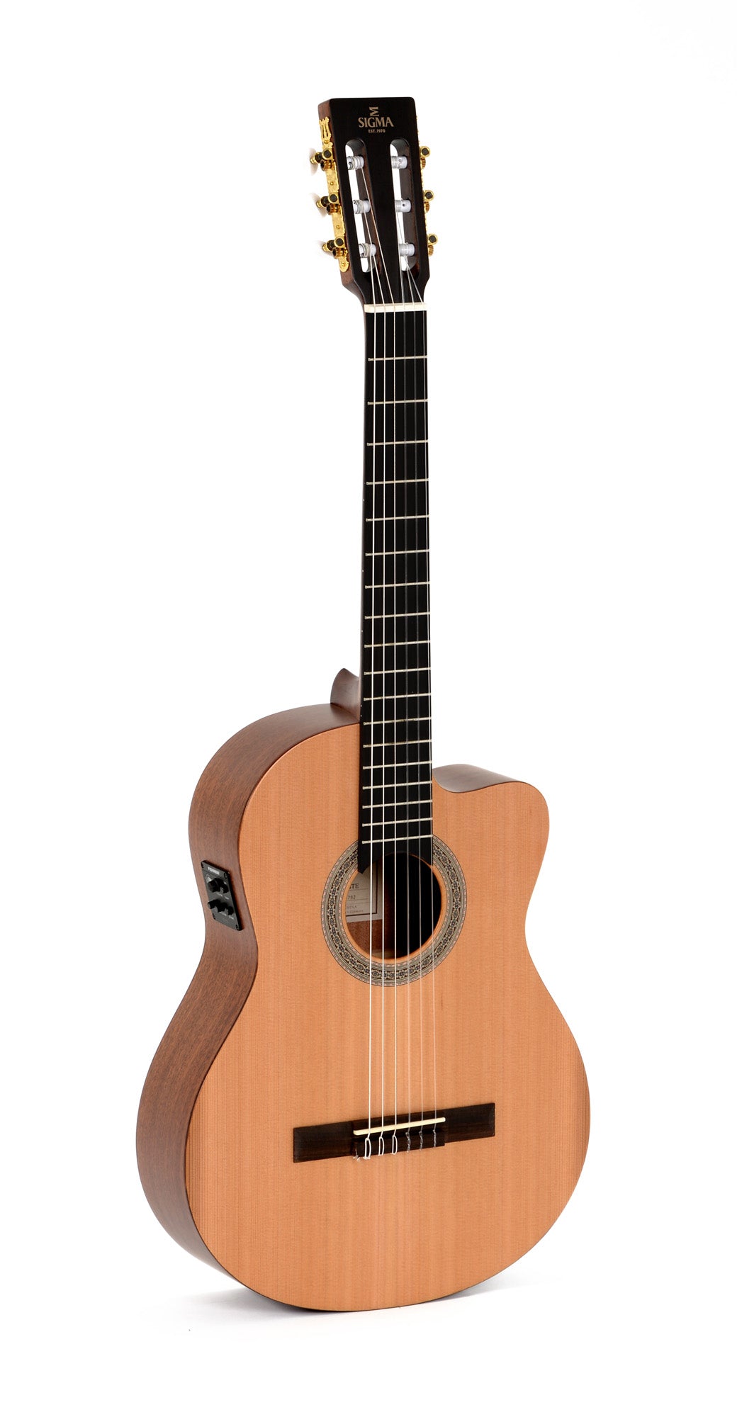 Modèle CMC-STE, classique 4/4 pan coupé, table cèdre massif, f/e acajou, touche micarta, EQ Fishman, naturel