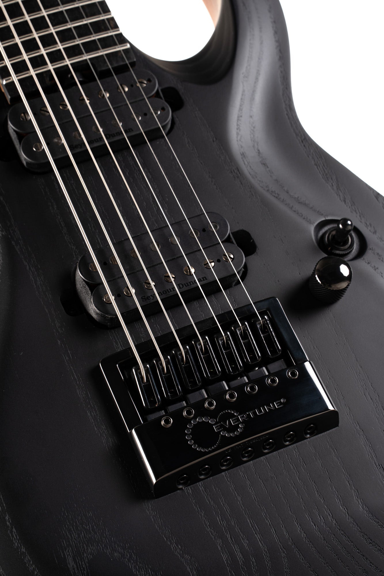 KX707EV, corps acajou, table frêne, touche ébène, chevalet Evertune, micros Seymour Duncan Sentient & Nazgûl, housse