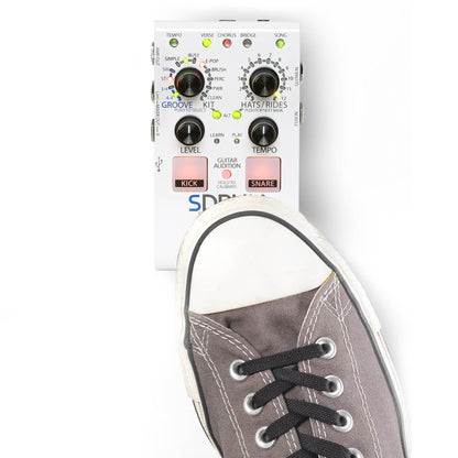 Pédale SDRUM, boîte à rythmes intelligente pour guitaristes et bassistes, 5 kits de batteries différents, blanc