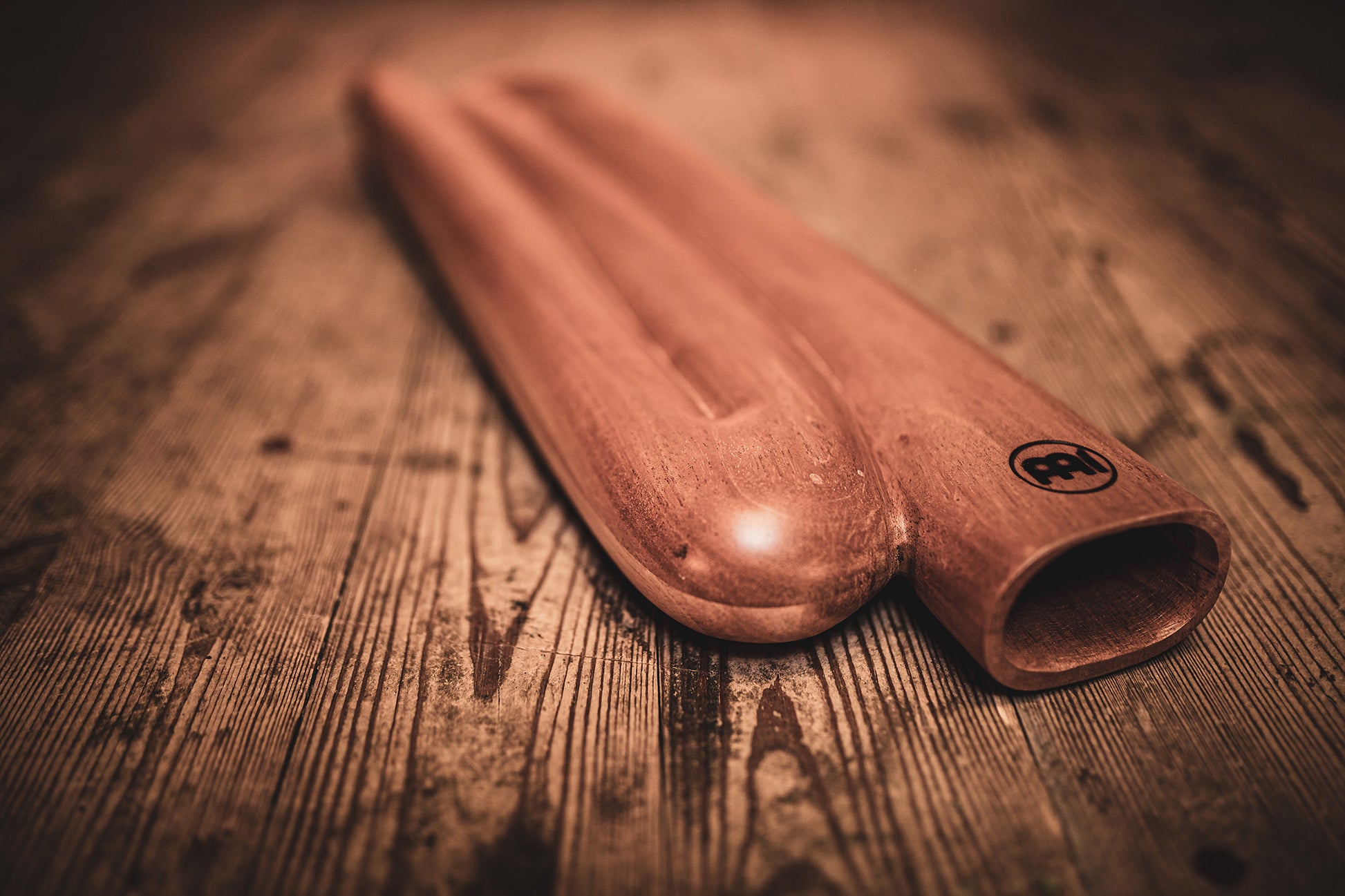 Didgeridoo Pro Meinl Sonic Energy en forme de Z. Accordé en Ré.