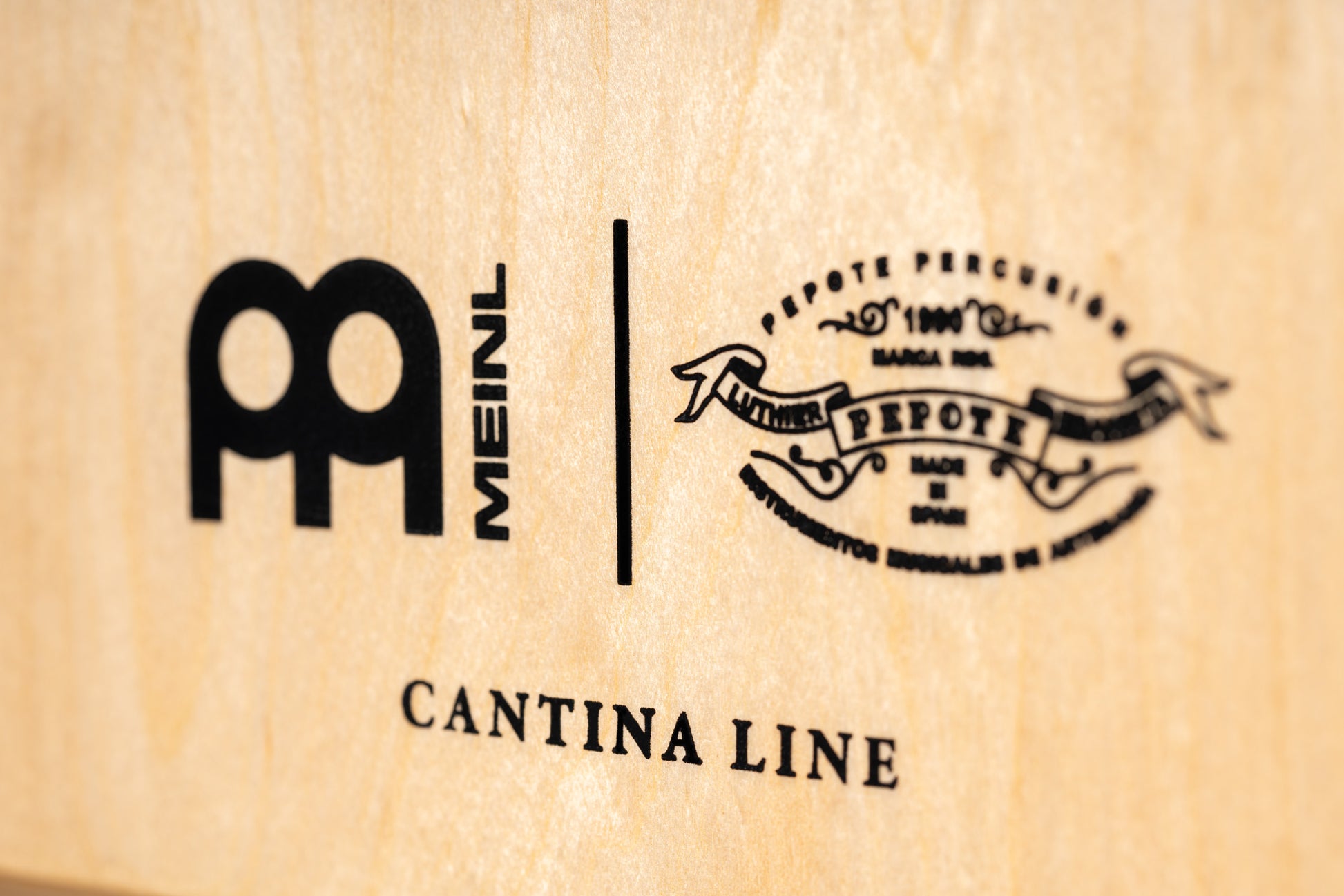 CAJON MEINL ARTISAN CANTINA LINE-WALNUT, FAÇADE AVANT NOYER, CORPS BOULEAU BALTIQUE 9 PLIS